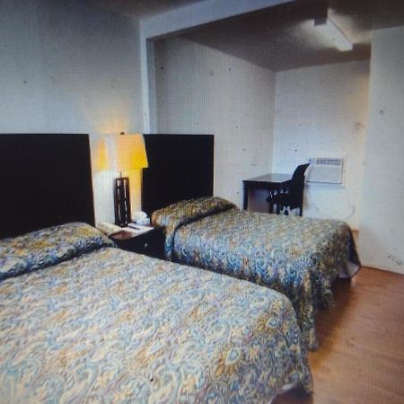 Budget Inn & Suites -Super-Ice Cold Spotless Rooms- Door-To-Door Lit Parking & Lowest Price Plus Hbo Max,Spanish Tv, Internet Free!! Freer Esterno foto