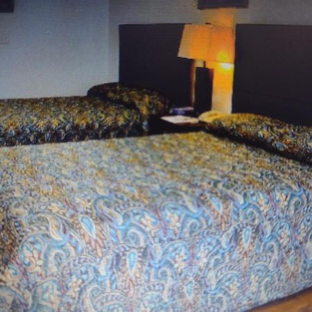 Budget Inn & Suites -Super-Ice Cold Spotless Rooms- Door-To-Door Lit Parking & Lowest Price Plus Hbo Max,Spanish Tv, Internet Free!! Freer Esterno foto