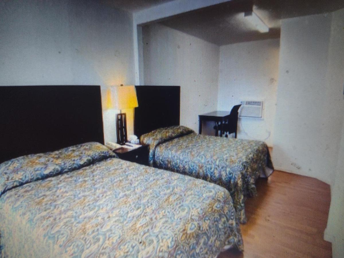 Budget Inn & Suites -Super-Ice Cold Spotless Rooms- Door-To-Door Lit Parking & Lowest Price Plus Hbo Max,Spanish Tv, Internet Free!! Freer Esterno foto