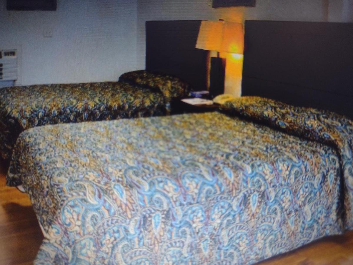 Budget Inn & Suites -Super-Ice Cold Spotless Rooms- Door-To-Door Lit Parking & Lowest Price Plus Hbo Max,Spanish Tv, Internet Free!! Freer Esterno foto