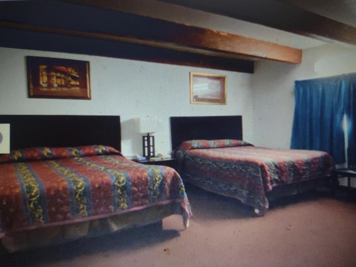Budget Inn & Suites -Super-Ice Cold Spotless Rooms- Door-To-Door Lit Parking & Lowest Price Plus Hbo Max,Spanish Tv, Internet Free!! Freer Esterno foto
