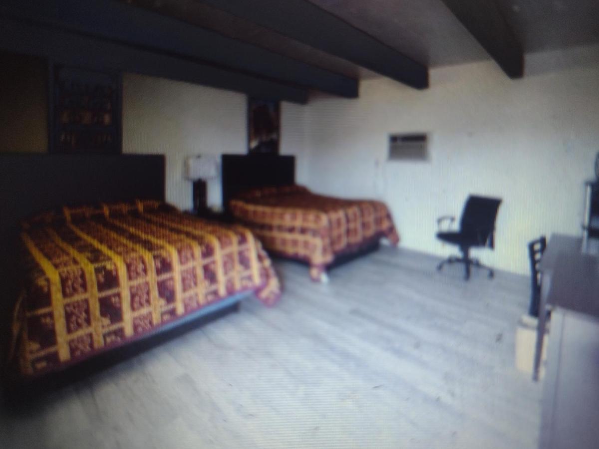 Budget Inn & Suites -Super-Ice Cold Spotless Rooms- Door-To-Door Lit Parking & Lowest Price Plus Hbo Max,Spanish Tv, Internet Free!! Freer Esterno foto