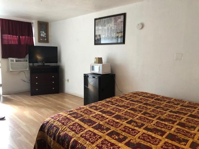 Budget Inn & Suites -Super-Ice Cold Spotless Rooms- Door-To-Door Lit Parking & Lowest Price Plus Hbo Max,Spanish Tv, Internet Free!! Freer Esterno foto
